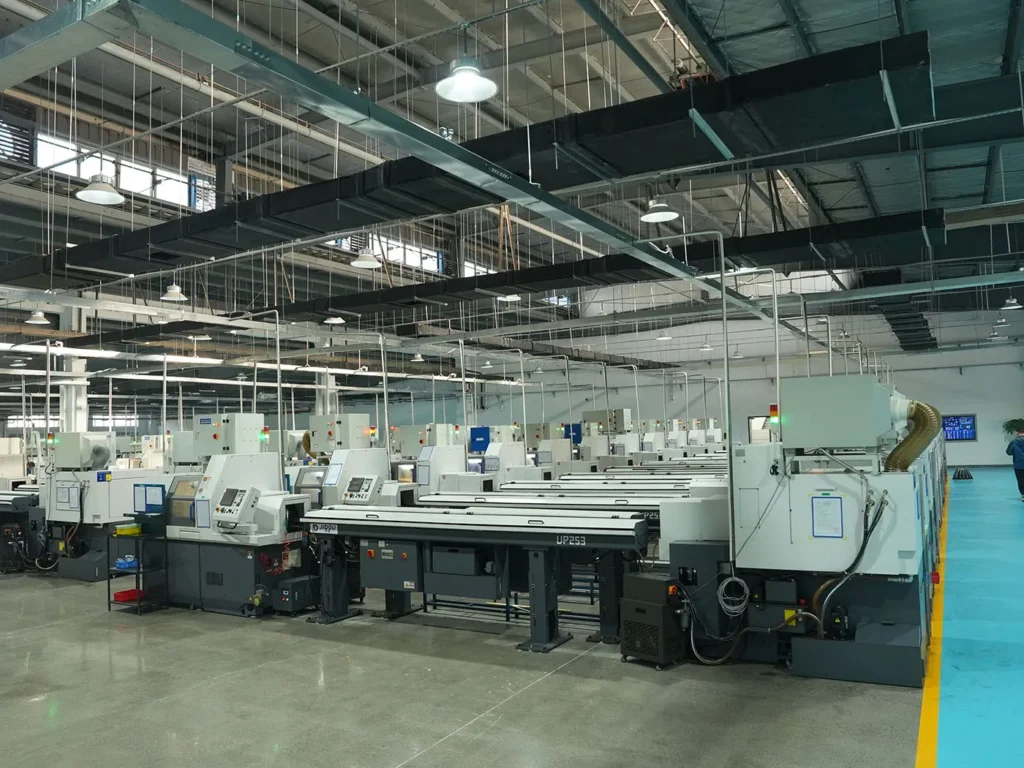 Maskiner til fabrikkens produktionslinje
