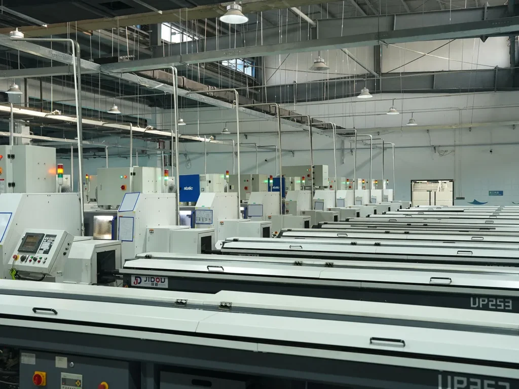 Maskiner til fabrikkens produktionslinje