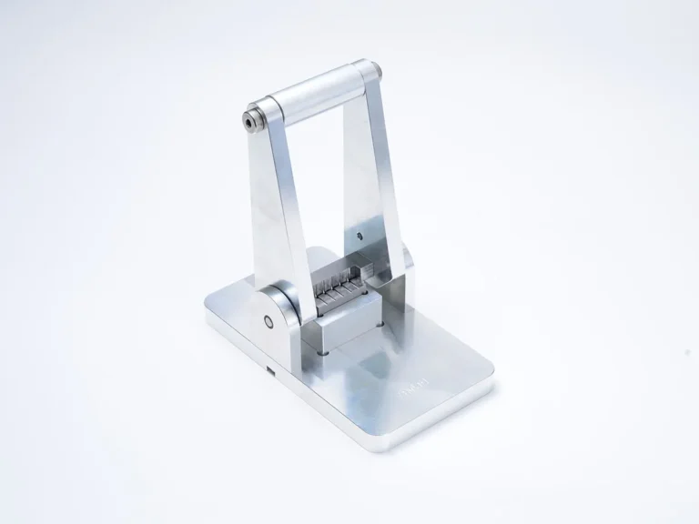 Metalen papier perforator