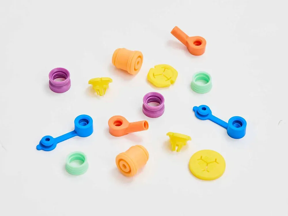 Capuchons et connecteurs en plastique