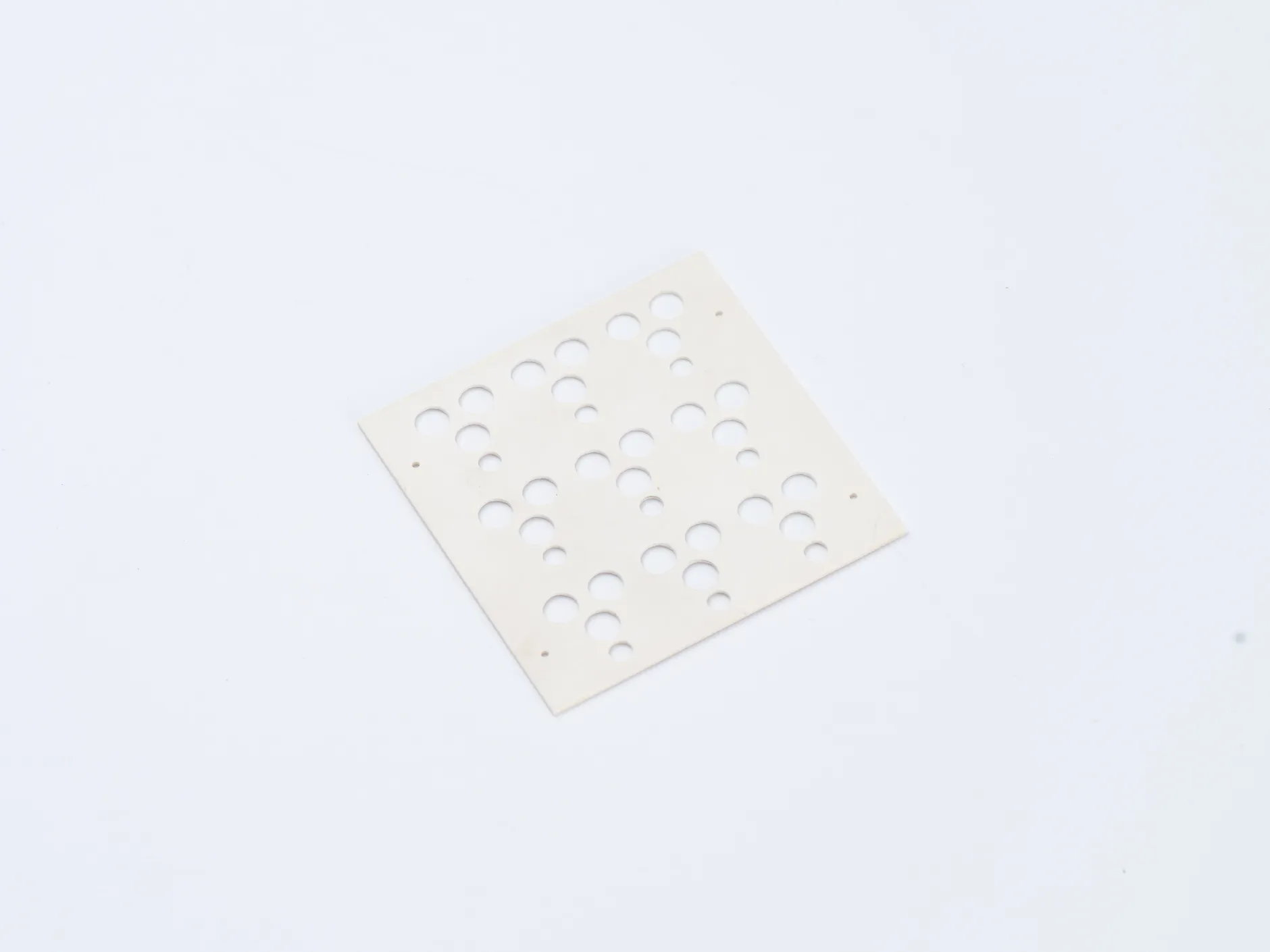 Braillepapier met gaten